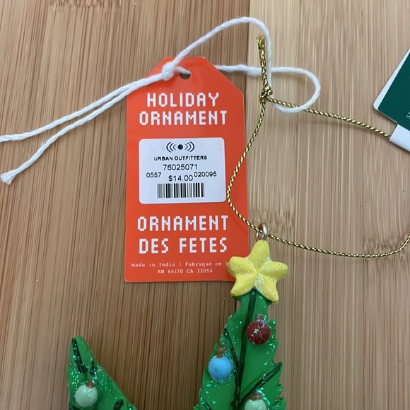 Urban Outfitters Happy Holidaze Leaf Ornament - Picture 5 of 5
